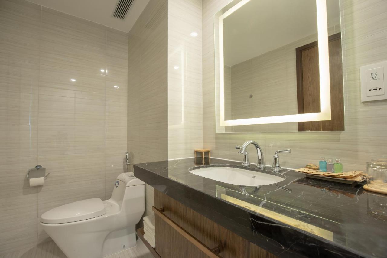 Panorama Central Nha Trang- Vietnam'S Highest Infinitive Rooftop Pool Exterior photo